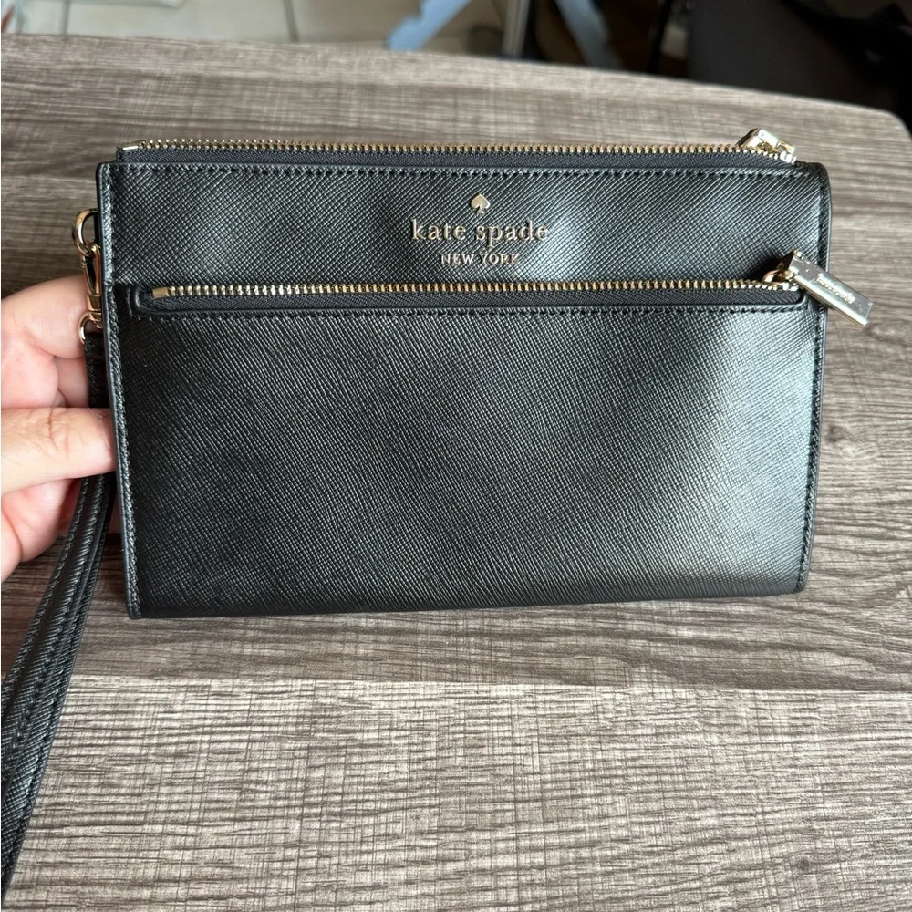 Kate Spade Wristlet - Picture 2 of 9